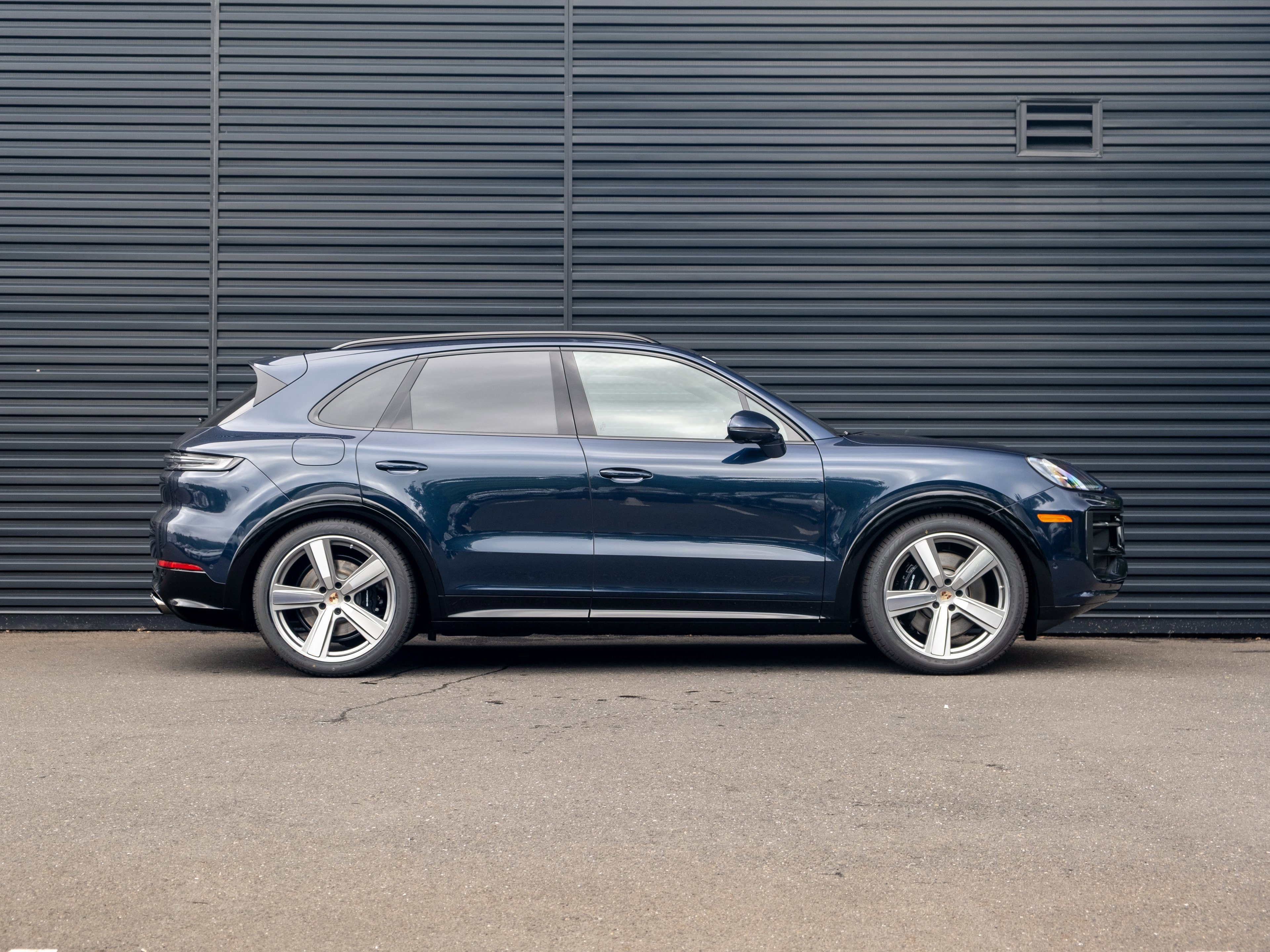 New 2025 Porsche Cayenne GTS image 9