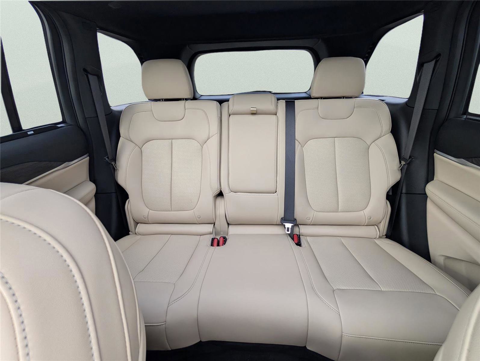 New 2025 Jeep Grand Cherokee Limited w/ Luxury Tech Group II image 13