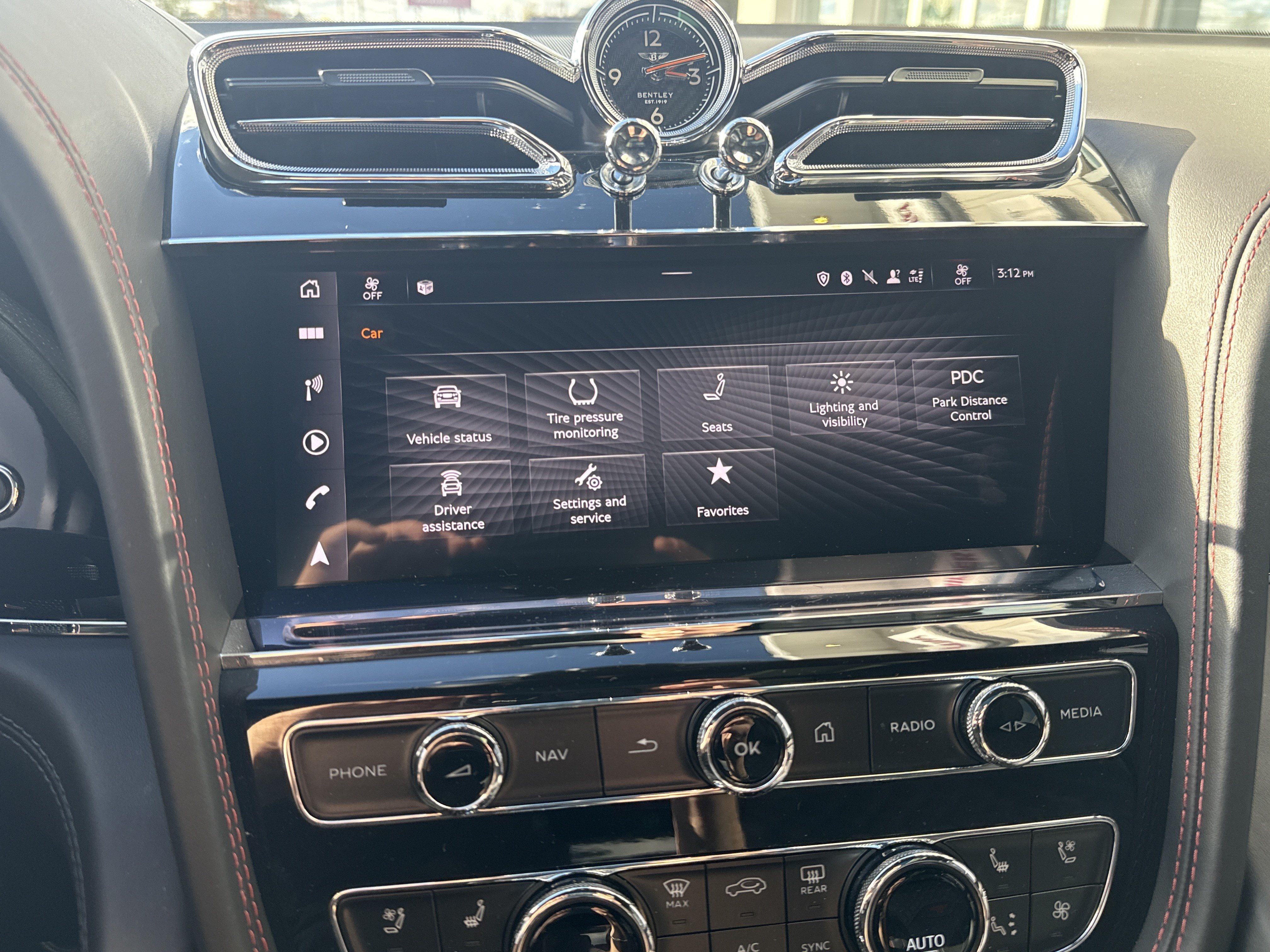 Used 2022 Bentley Bentayga AWD/4WD image 22