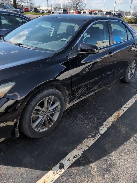 Used 2016 Toyota Camry SE image 2