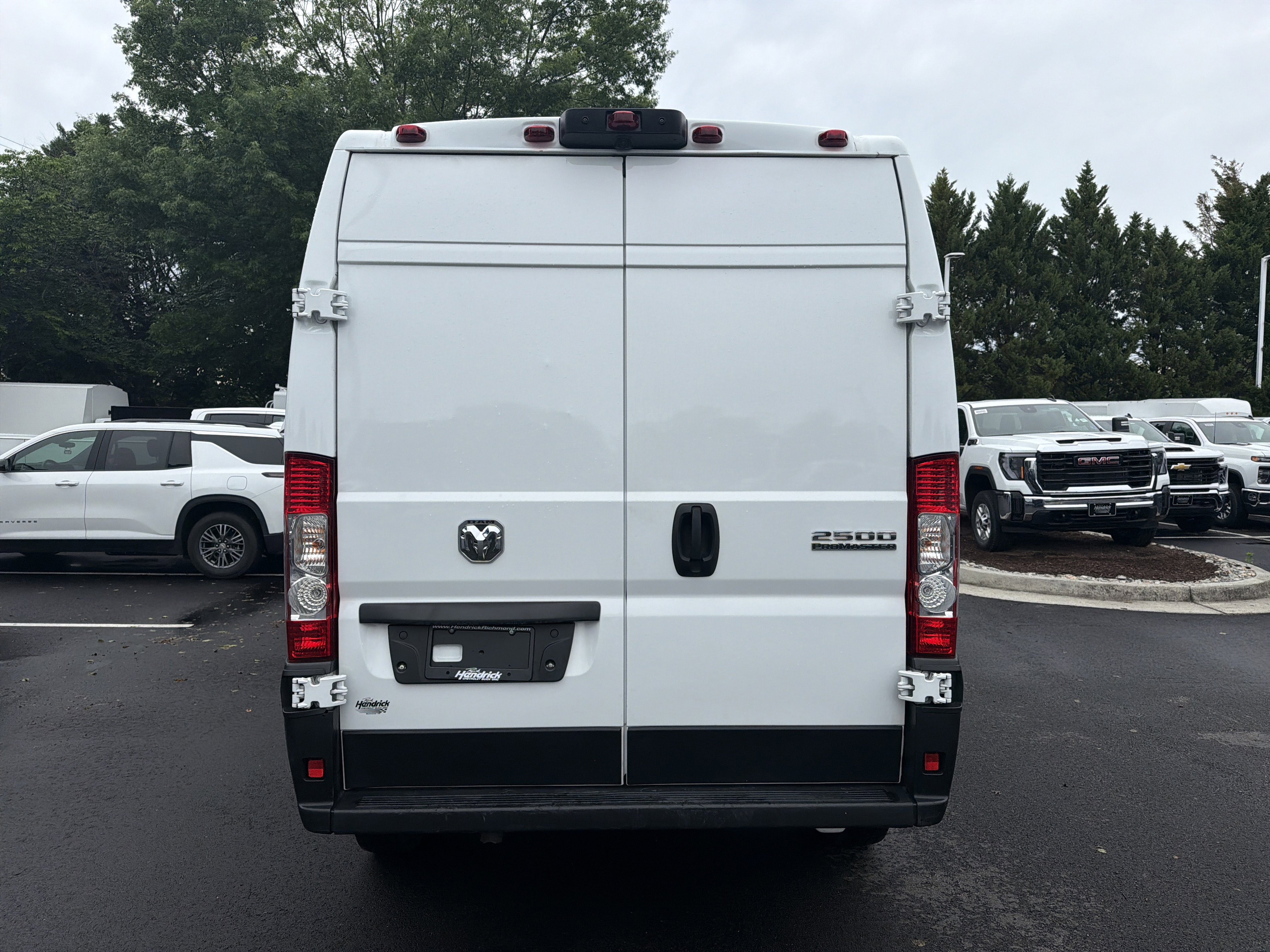 Used 2025 RAM ProMaster 2500 w/ Convenience Group FWD image 9