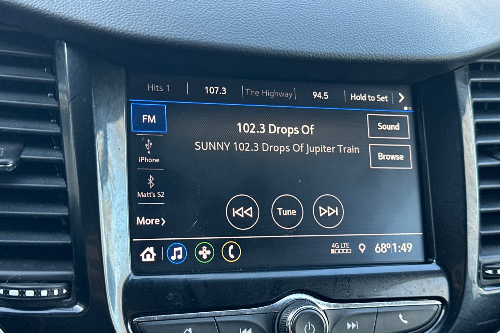 Used 2022 Chevrolet Trax LT w/ LT Convenience Package image 26