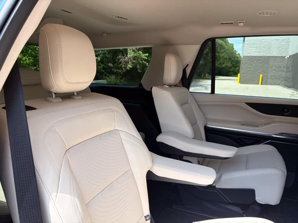 New 2027 Lincoln Navigator Premiere AWD/4WD image 28