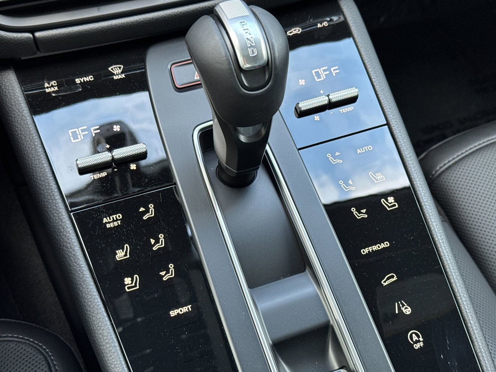 Certified 2026 Porsche Macan AWD/4WD image 24