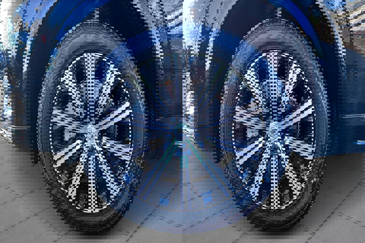 Certified 2024 Volvo XC90 B6 Plus image 10