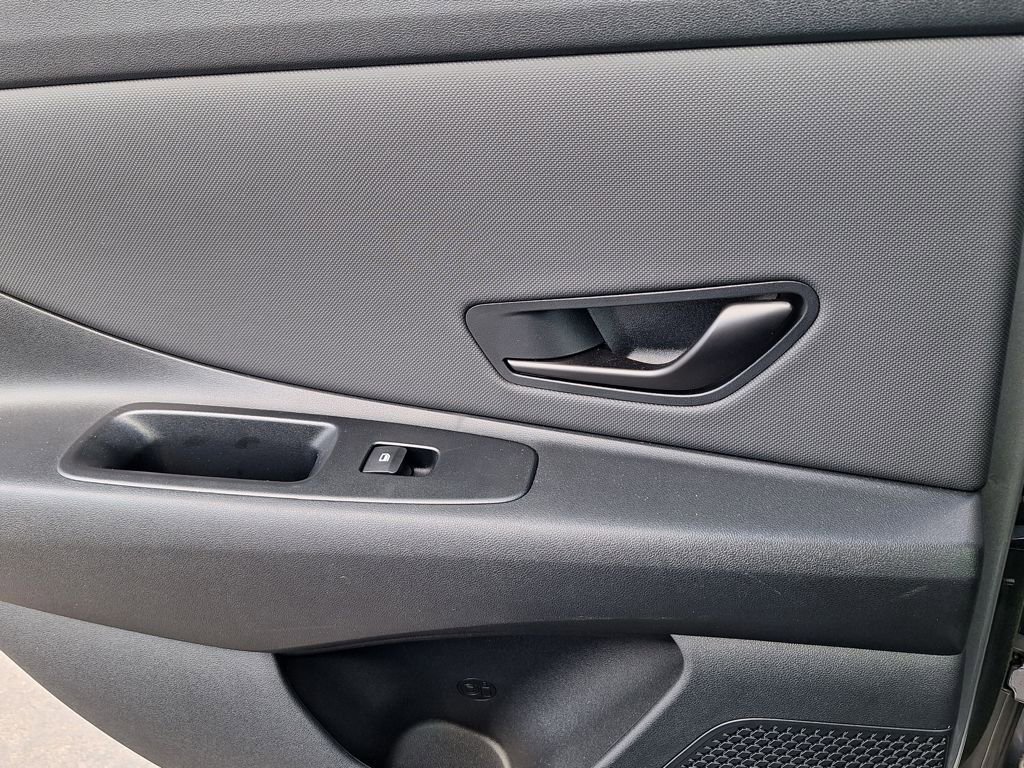 New 2025 Hyundai Elantra SEL image 13