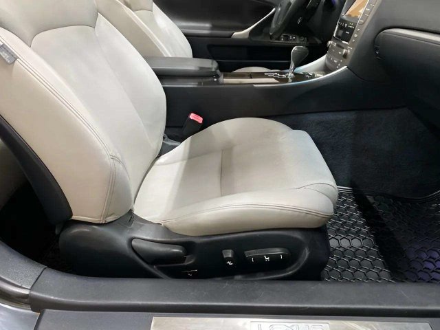 Used 2011 Lexus IS 350C w/ Luxury Pkg RWD image 76