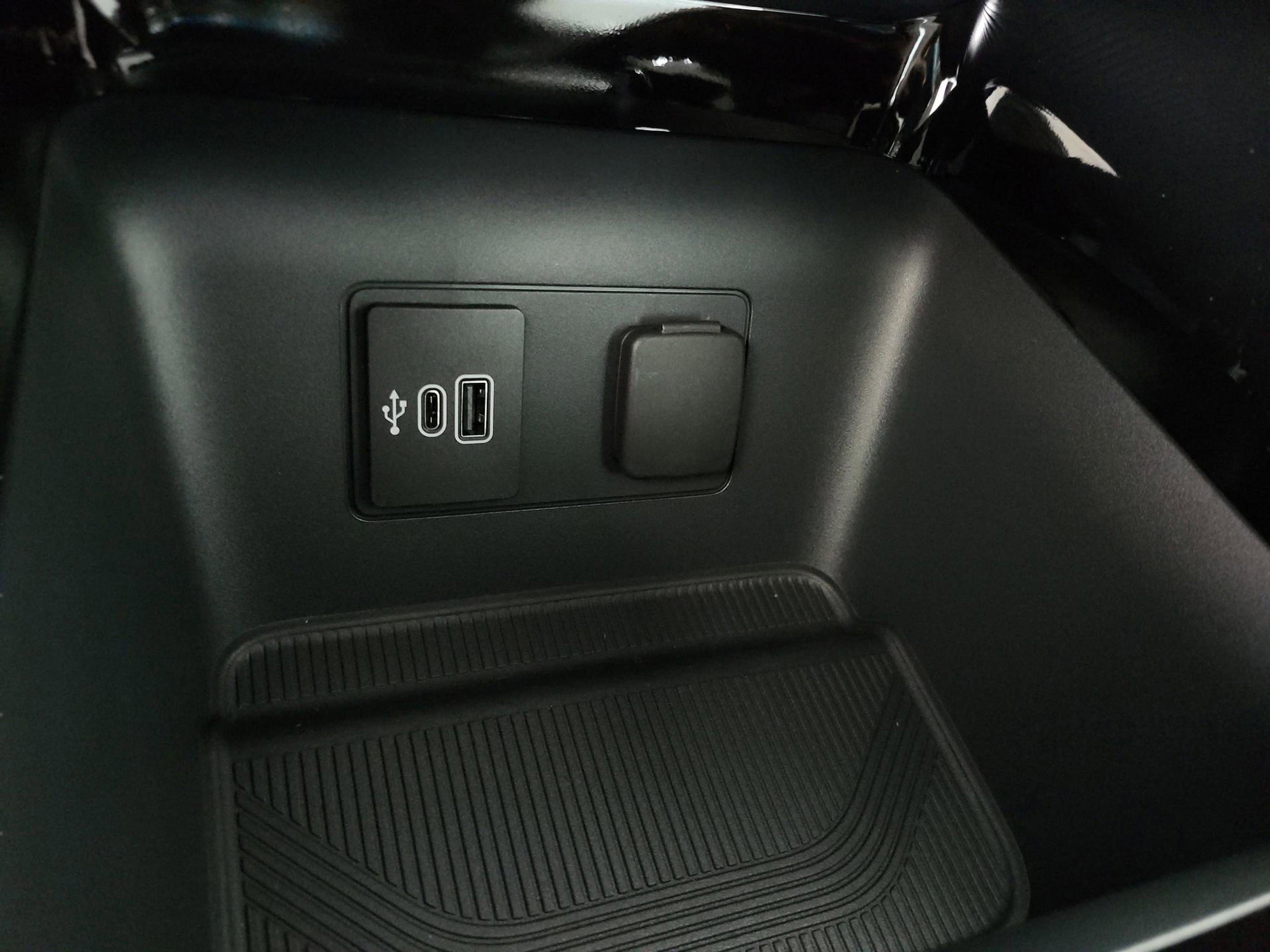 New 2026 Ford Explorer Platinum w/ LUX Leather Package image 30