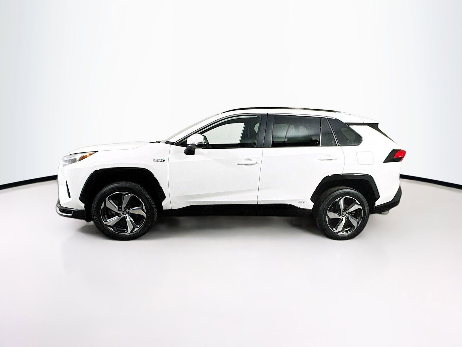 Used 2023 Toyota RAV4 SE w/ Weather & Moonroof Package AWD/4WD image 4