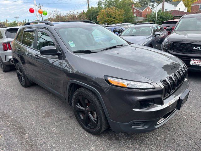 Used 2017 Jeep Cherokee Sport FWD image 3