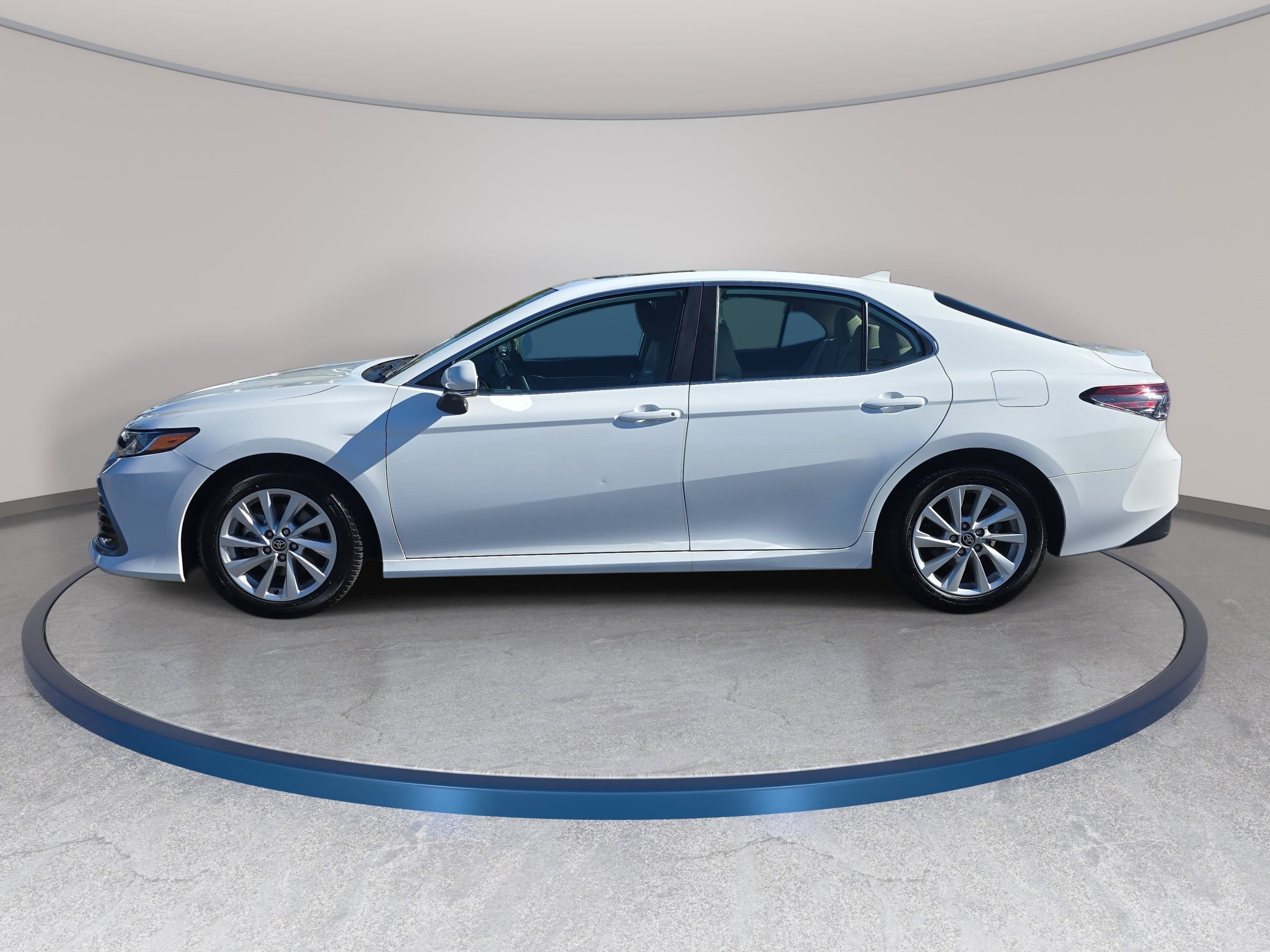 Used 2024 Toyota Camry LE w/ Convenience Package FWD image 8