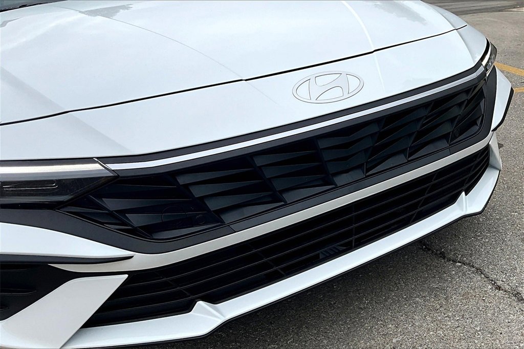 Certified 2025 Hyundai Elantra Sport image 28