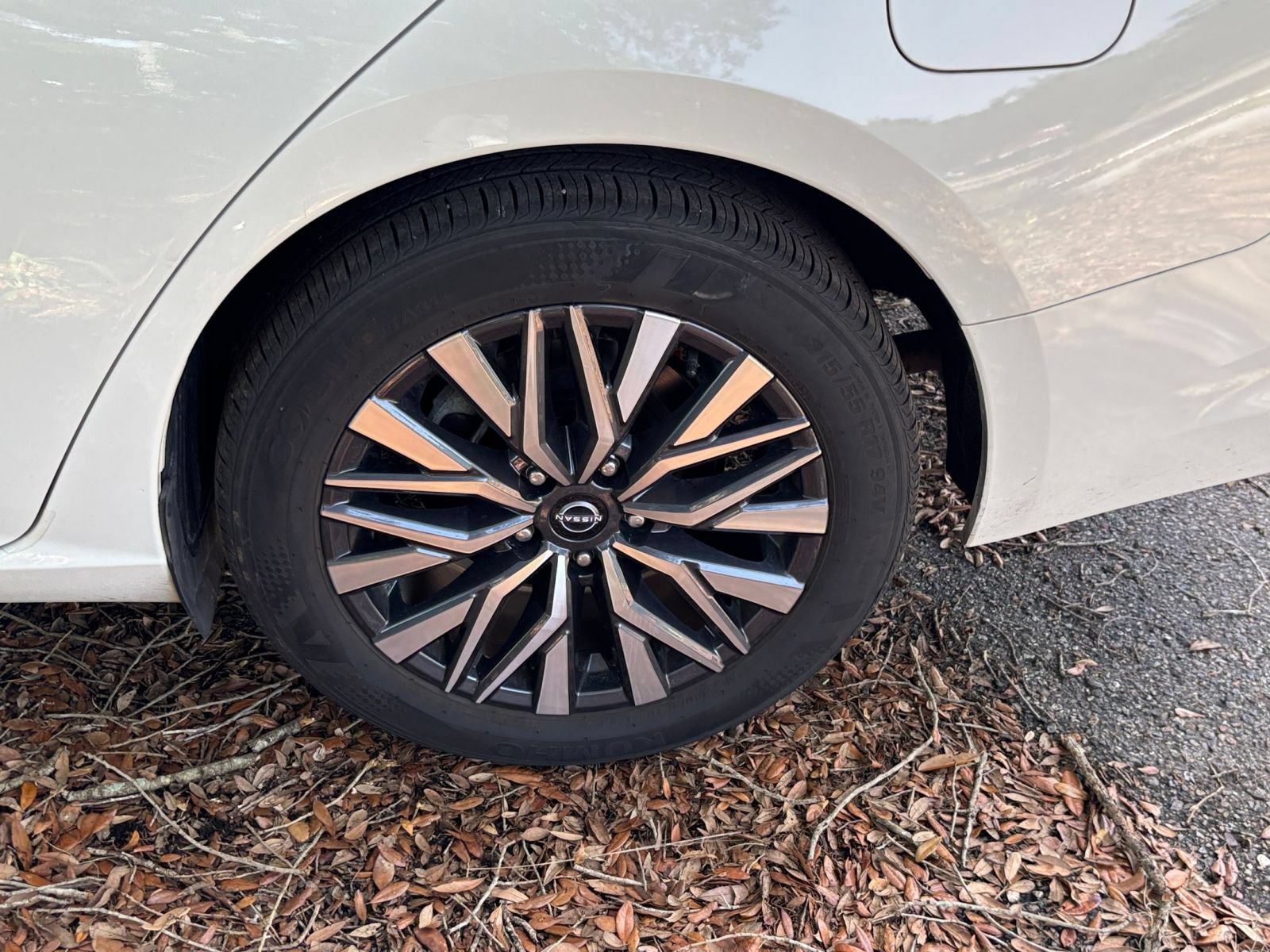 Used 2025 Nissan Altima 2.5 SV FWD image 25