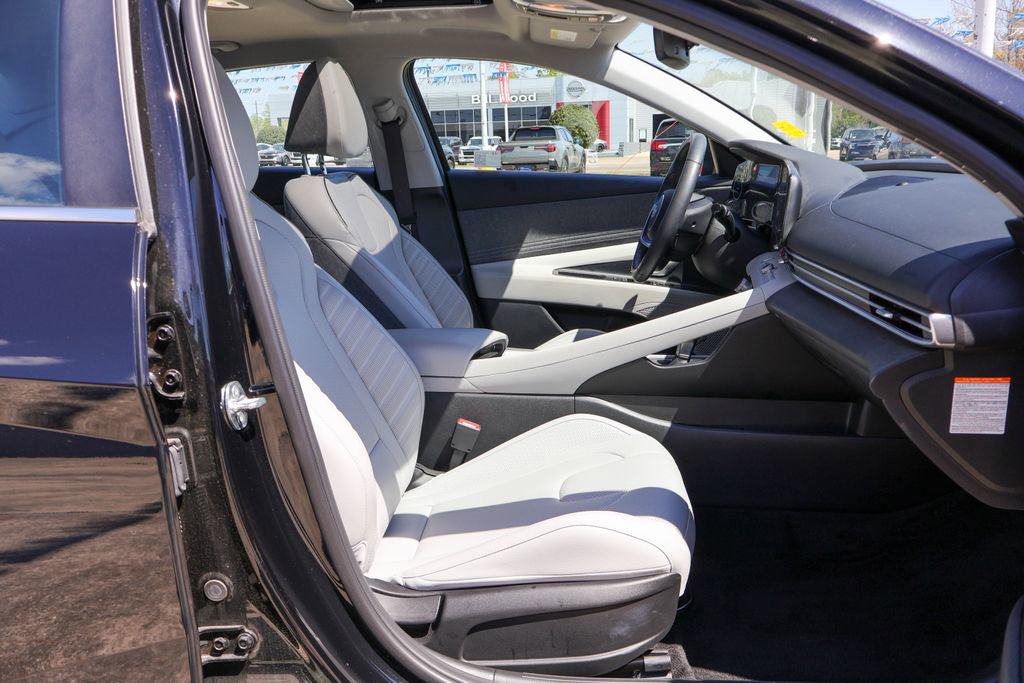 Used 2024 Hyundai Elantra Limited image 8
