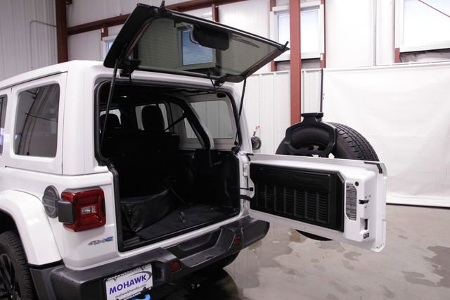 Used 2022 Jeep Wrangler Unlimited Sahara w/ Cold Weather Group image 13
