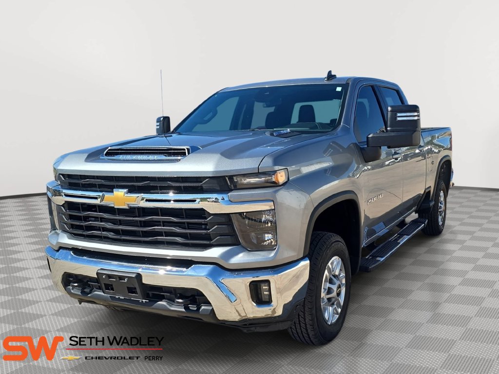 Used 2025 Chevrolet Silverado 2500 LT w/ Convenience Package AWD/4WD image 3