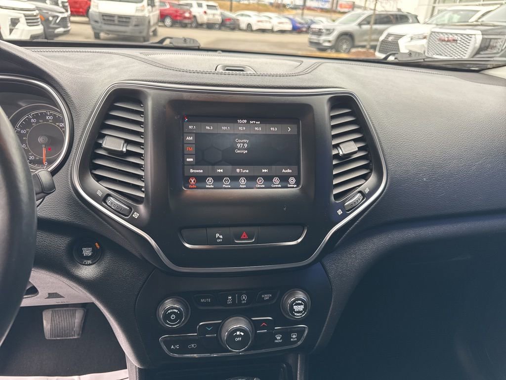Used 2019 Jeep Cherokee Latitude Plus image 16