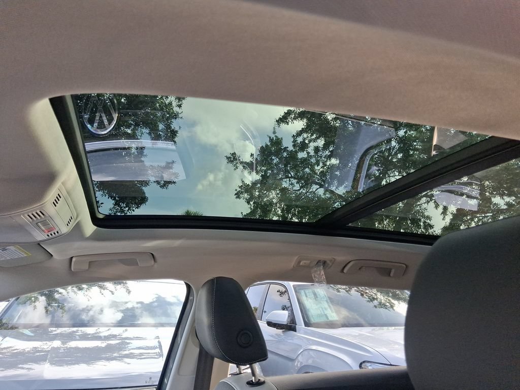 New 2026 Volkswagen Taos SE FWD image 7