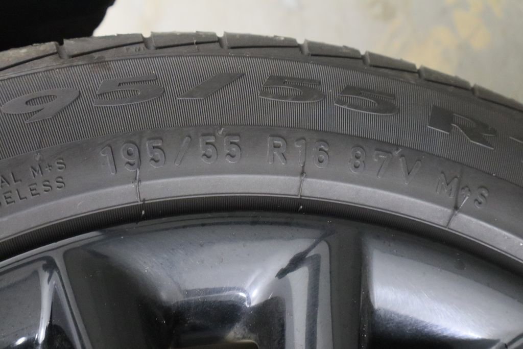 Used 2023 MINI Cooper 2-Door Hardtop w/ Signature Upholstery Package image 38