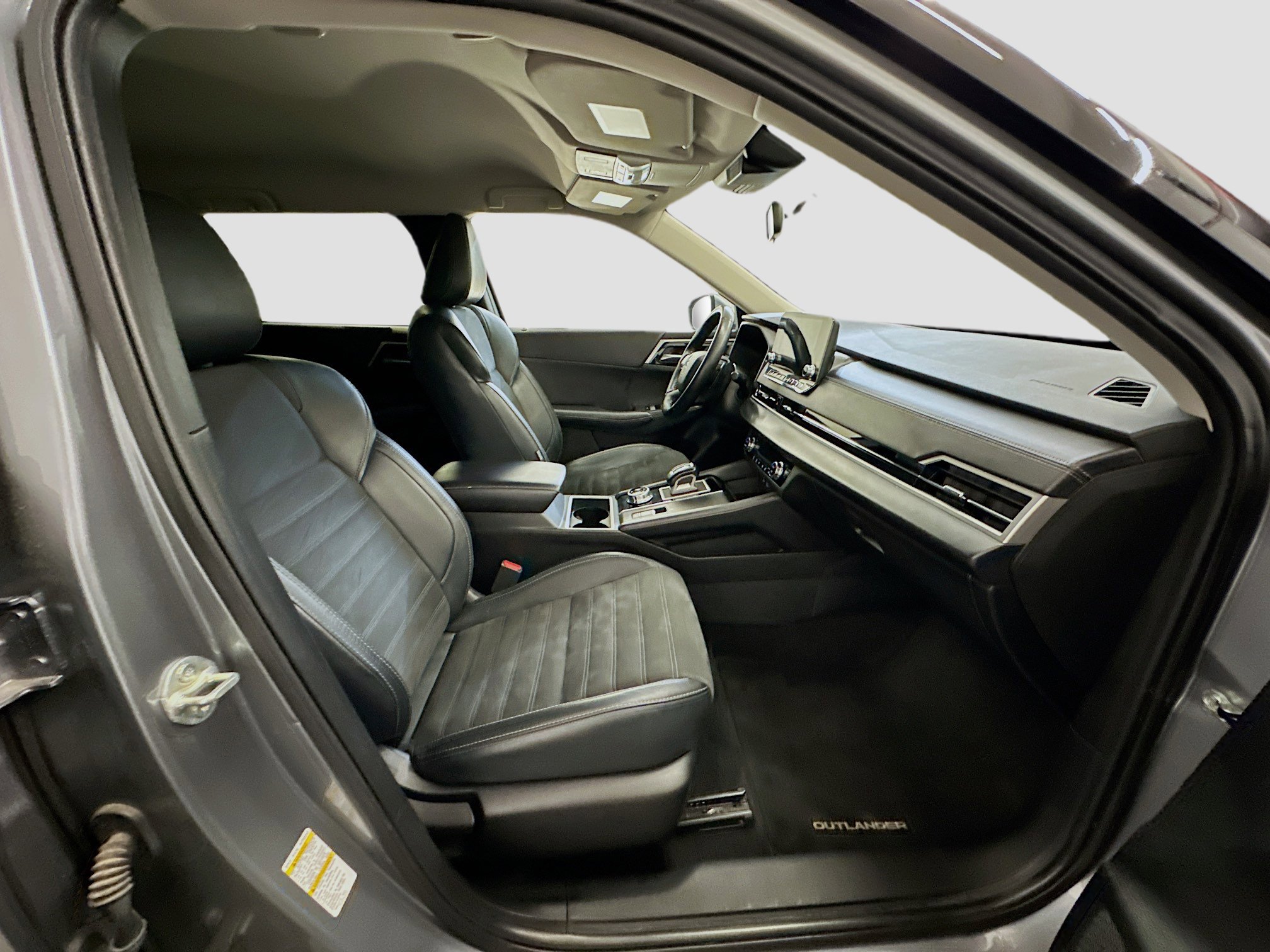 Used 2024 Mitsubishi Outlander SE image 33