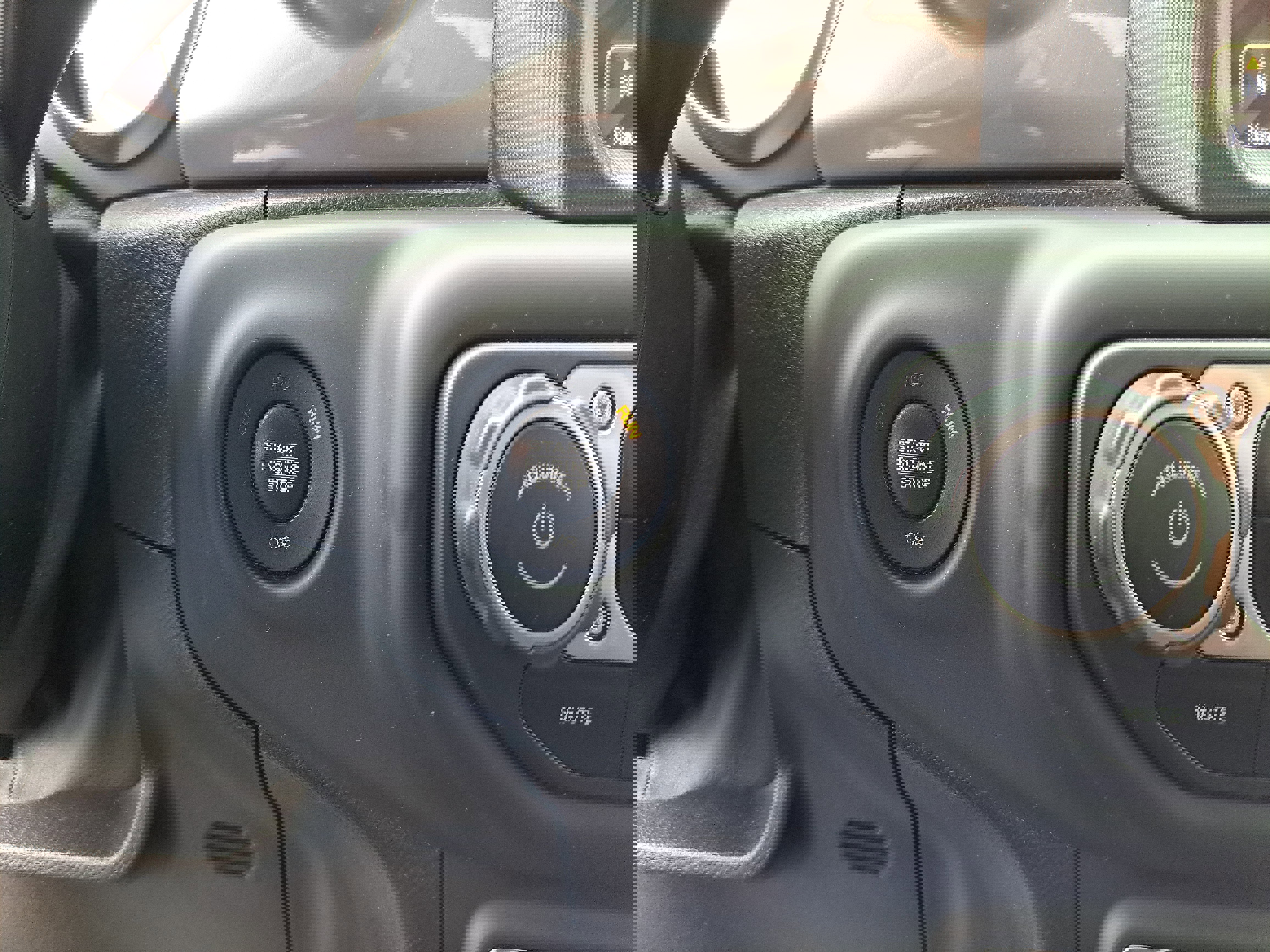 Used 2018 Jeep Wrangler Unlimited Sahara image 16