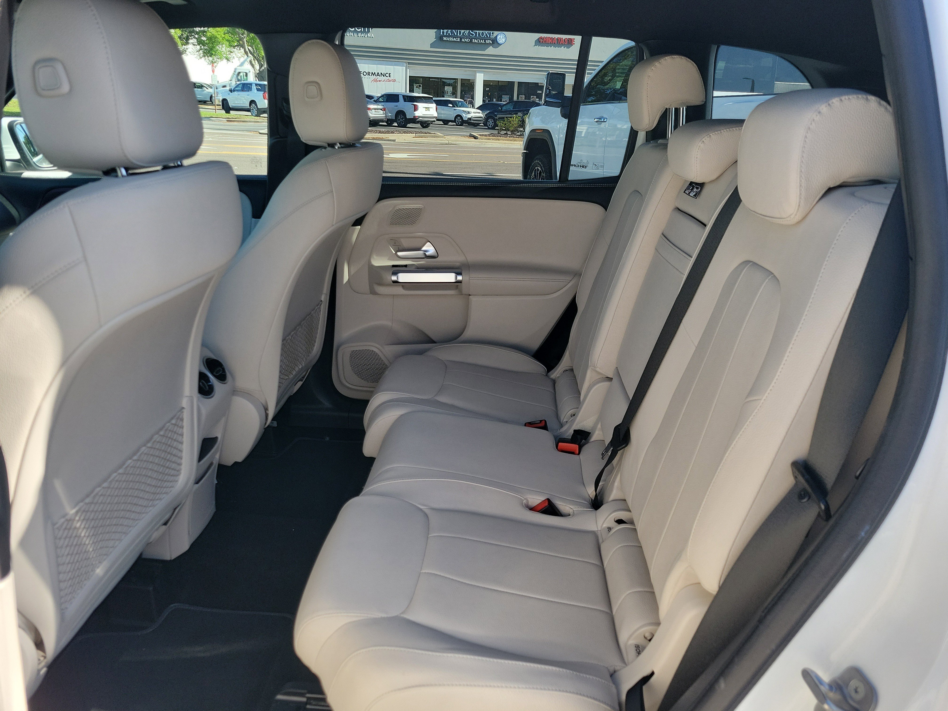 Used 2025 Mercedes-Benz GLB 250 image 17