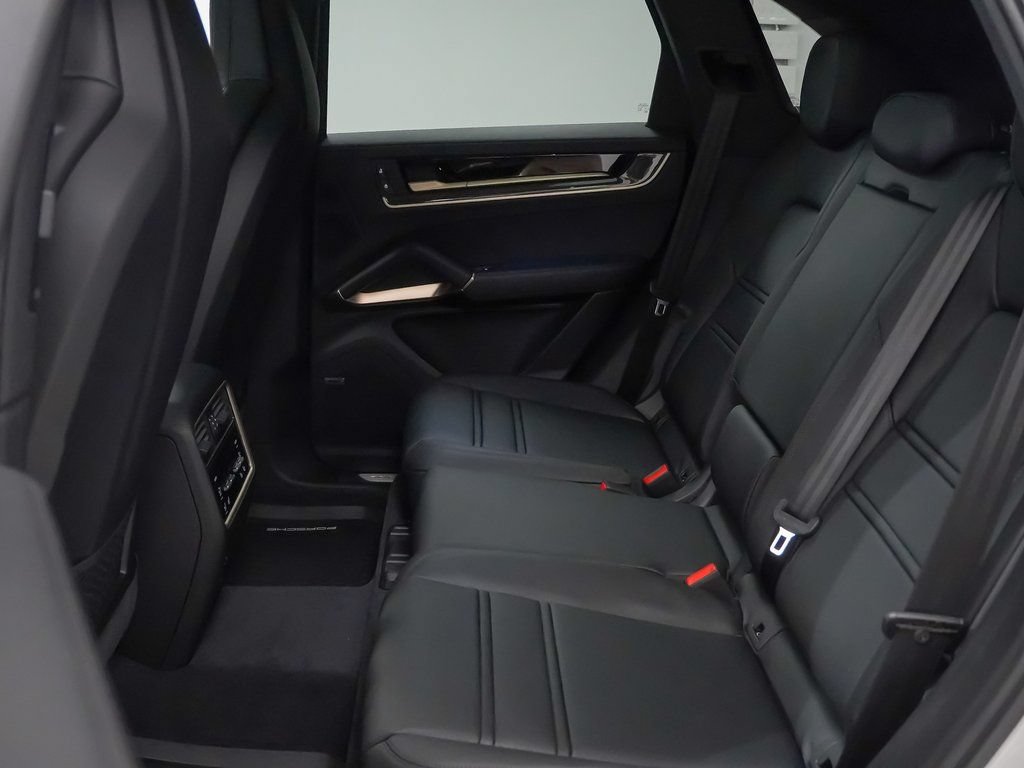Used 2026 Porsche Cayenne S AWD/4WD image 18