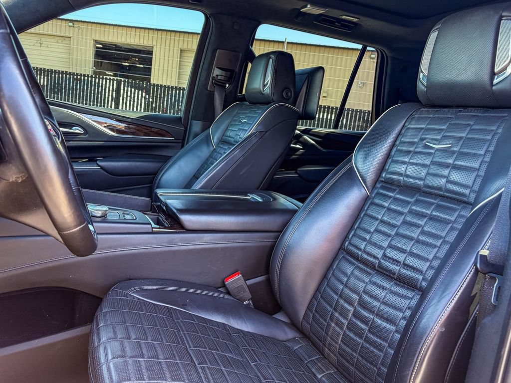 Used 2023 Cadillac Escalade Sport Platinum w/ LPO, ONYX Package AWD/4WD image 7