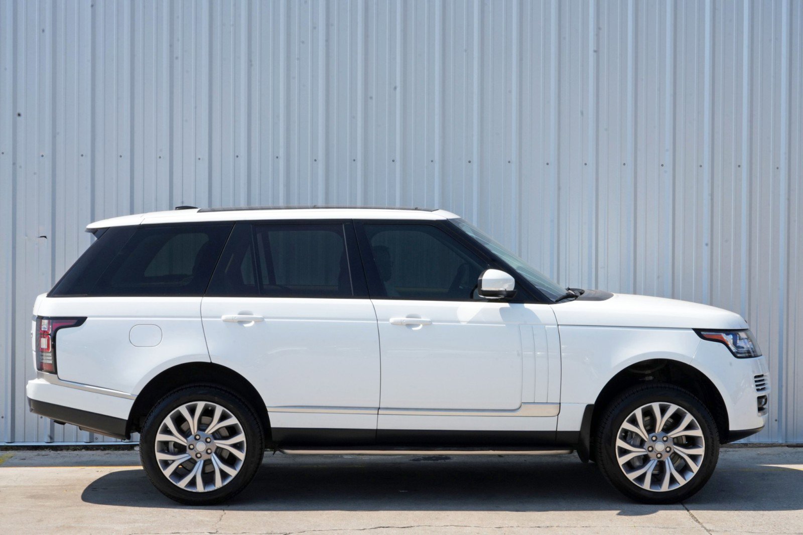 Used 2015 Land Rover Range Rover Supercharged image 50