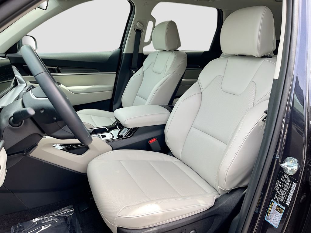 Certified 2025 Kia Telluride S image 16