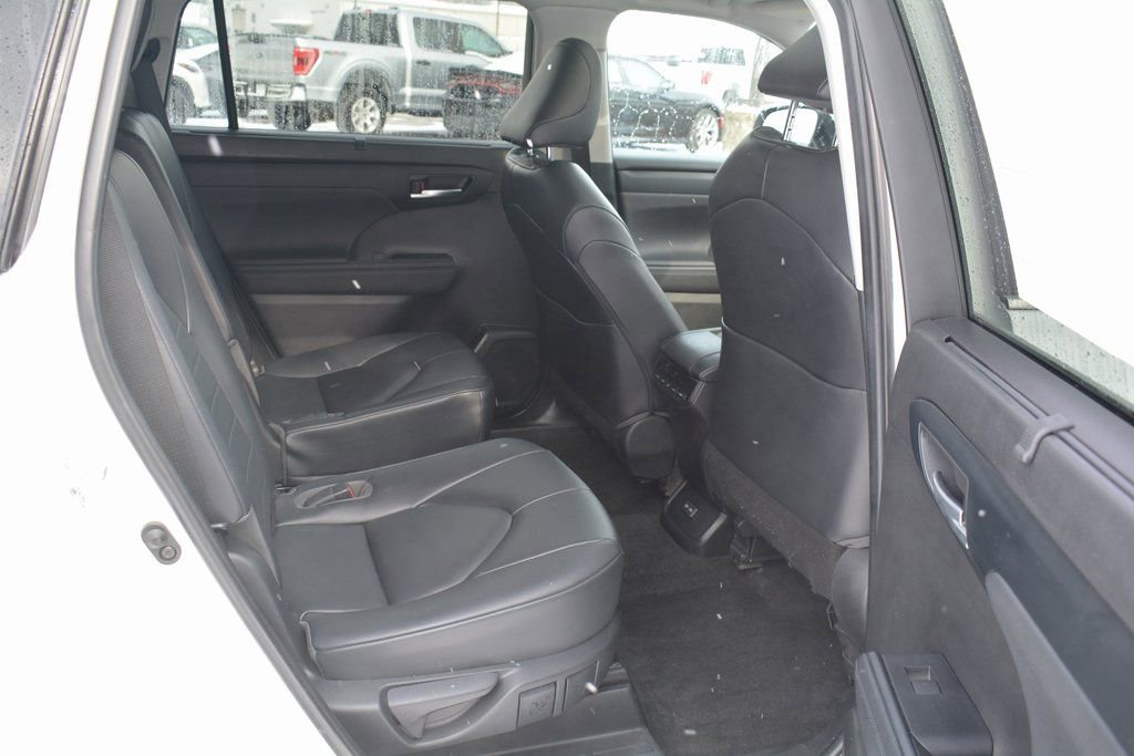 Used 2023 Toyota Highlander XLE image 21