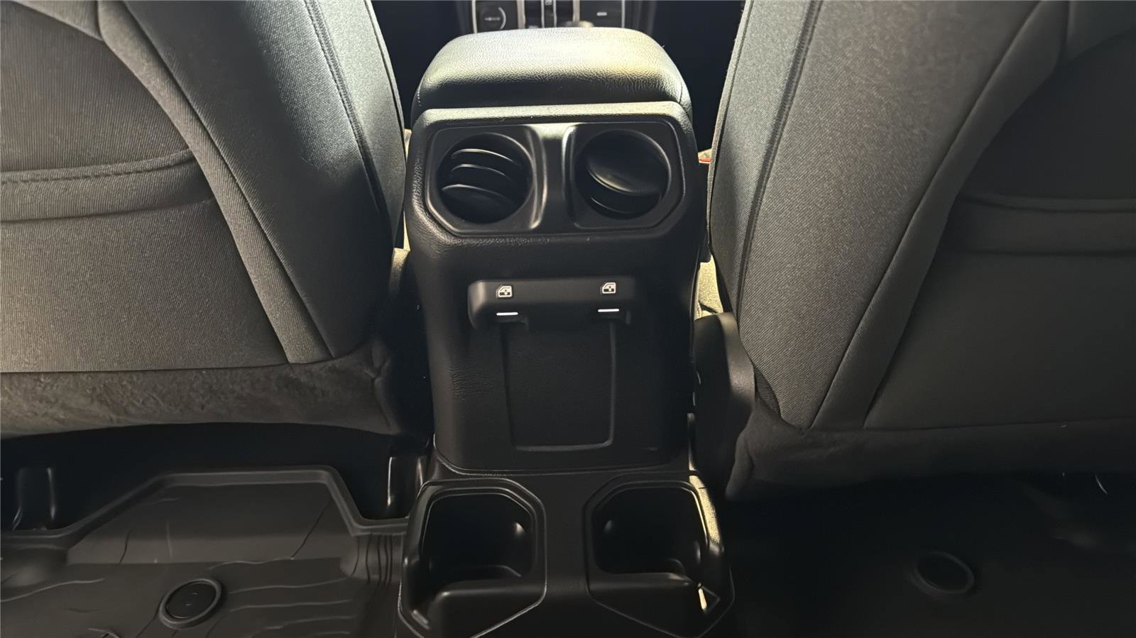 Used 2024 Jeep Wrangler Sport S image 23