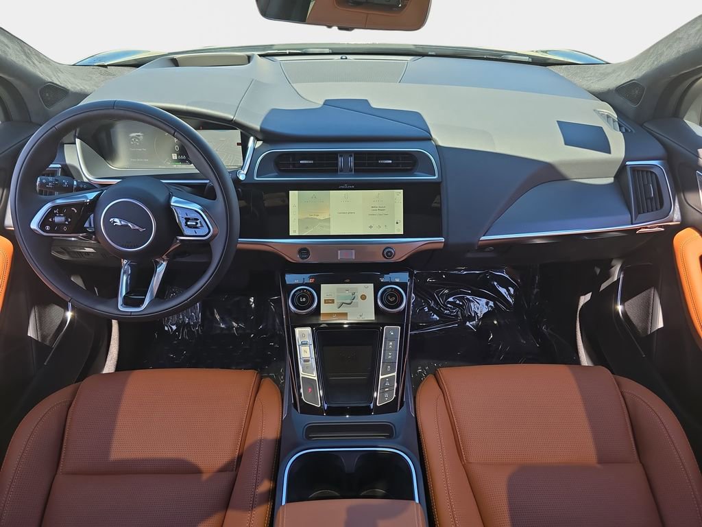 Certified 2024 Jaguar I-PACE R-Dynamic HSE image 9