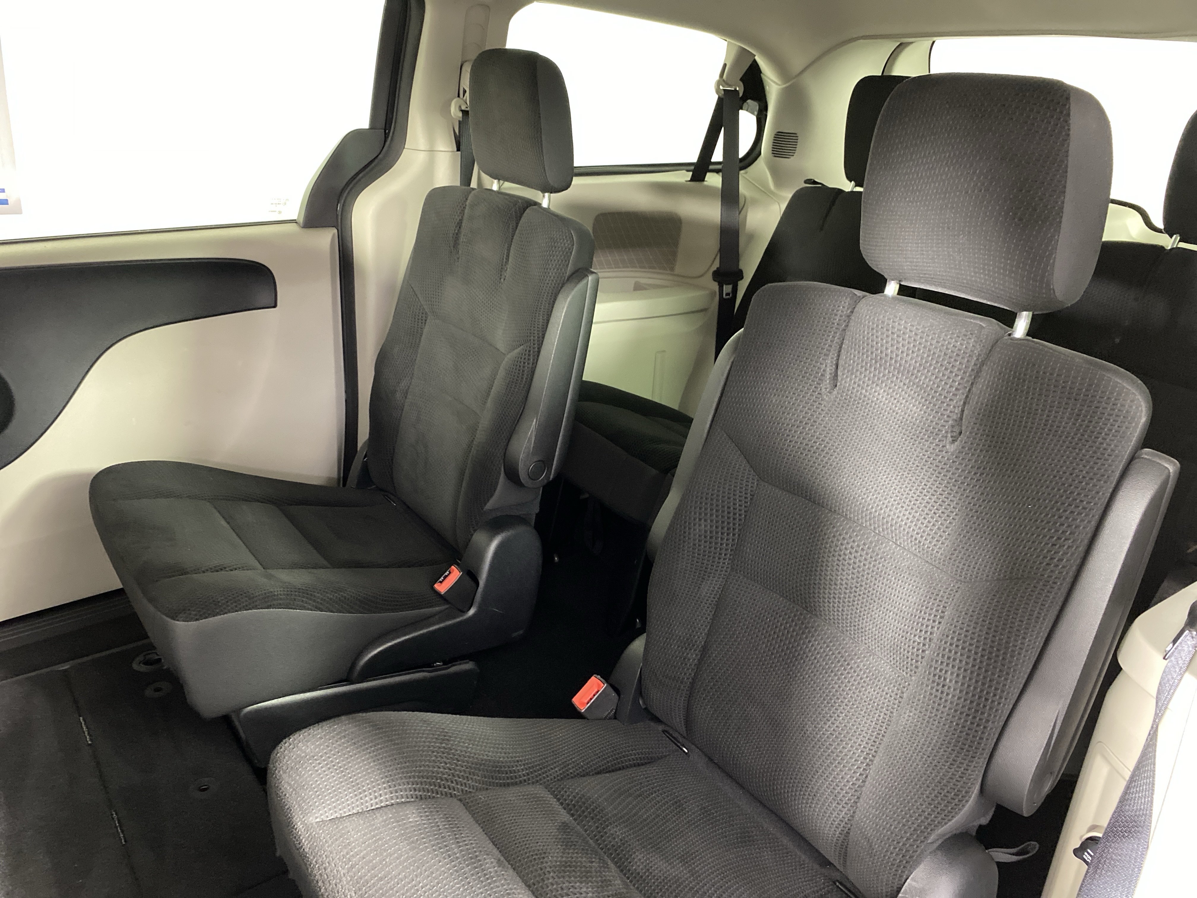 Used 2019 Dodge Grand Caravan SE w/ UConnect Hands-Free Group FWD image 30