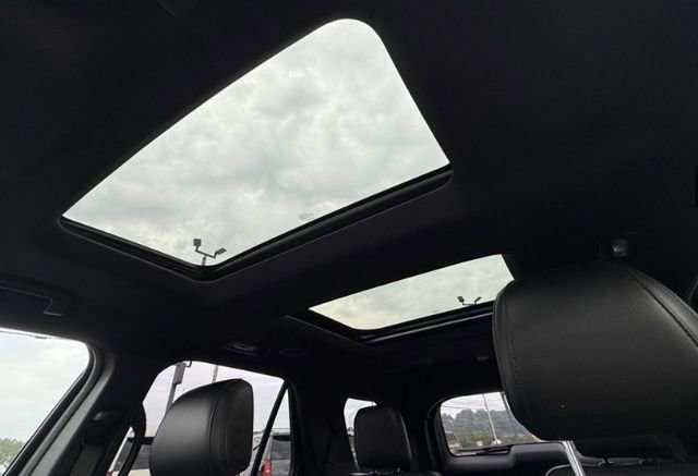 Used 2023 Ford Explorer Limited image 1