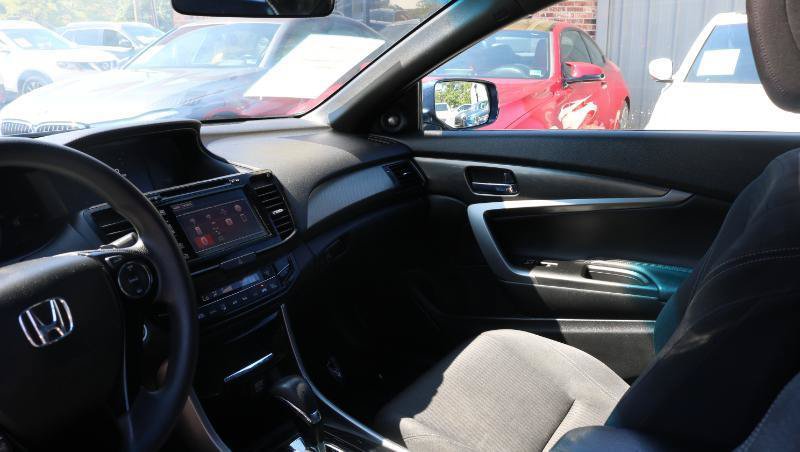Used 2017 Honda Accord EX image 17