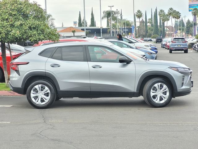 Used 2025 Chevrolet Trax LS w/ Driver Confidence Package image 4