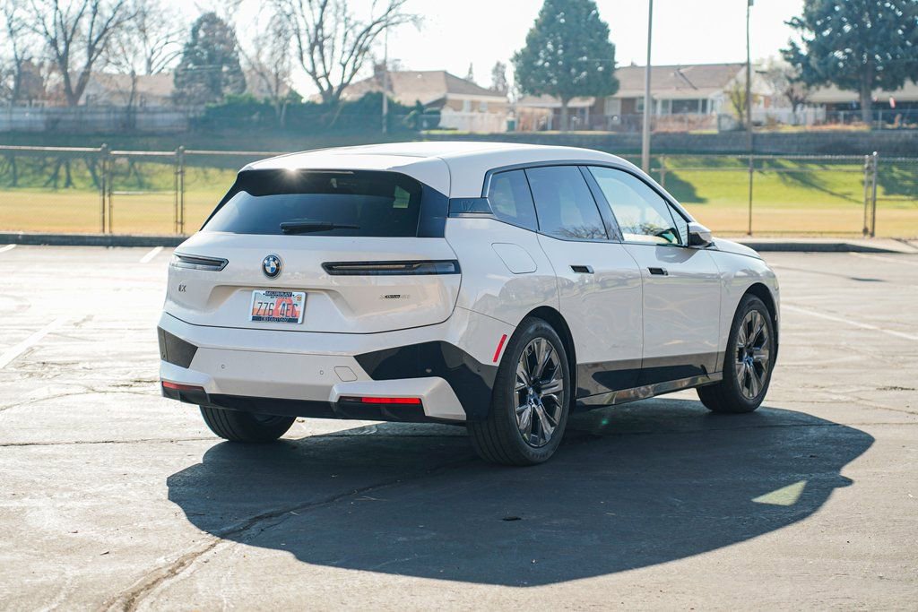 Used 2025 BMW iX xDrive50 w/ Premium Package image 5