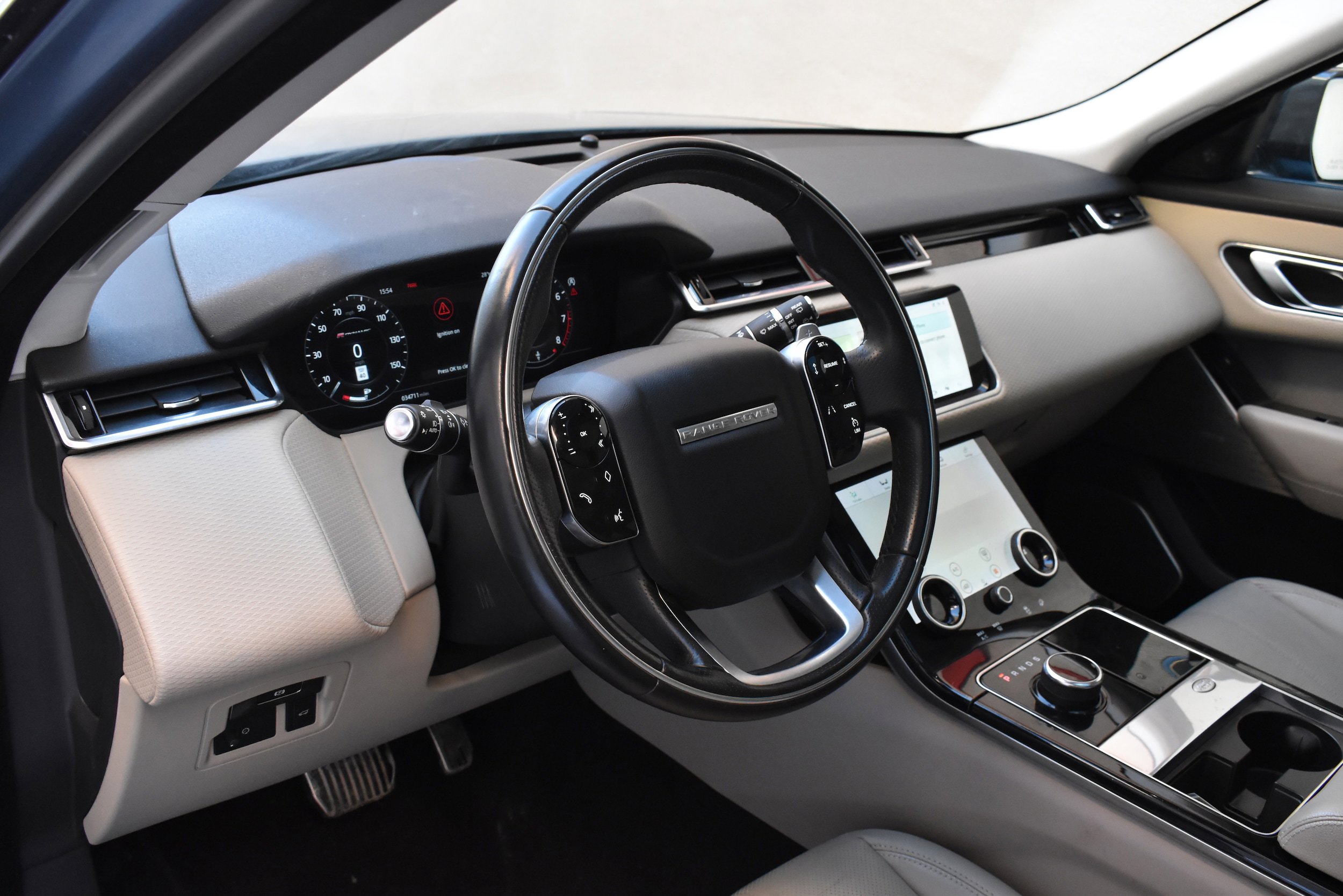 Used 2019 Land Rover Range Rover Velar R-Dynamic SE AWD/4WD image 18