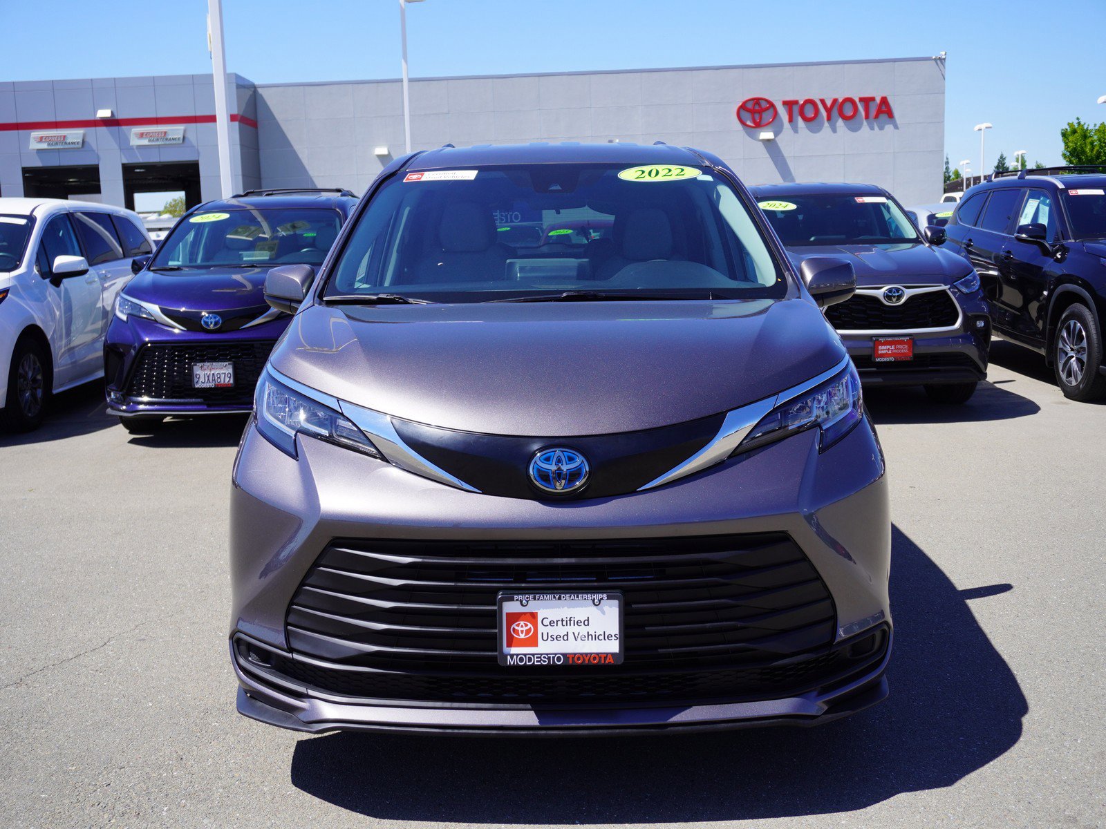 Used 2022 Toyota Sienna LE image 6