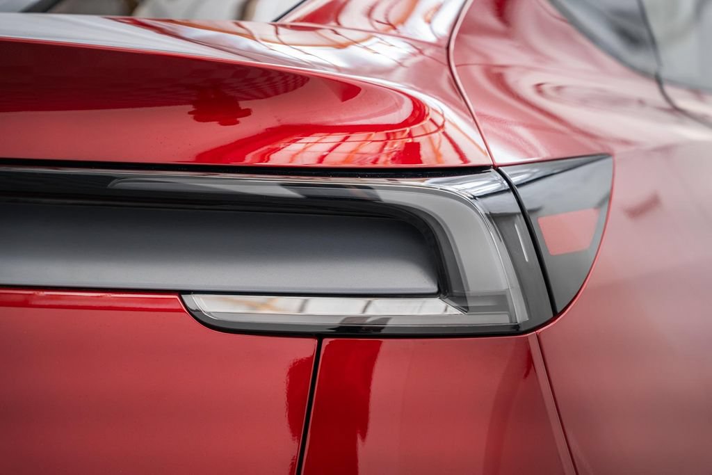 Used 2026 Tesla Model Y 2WD image 8