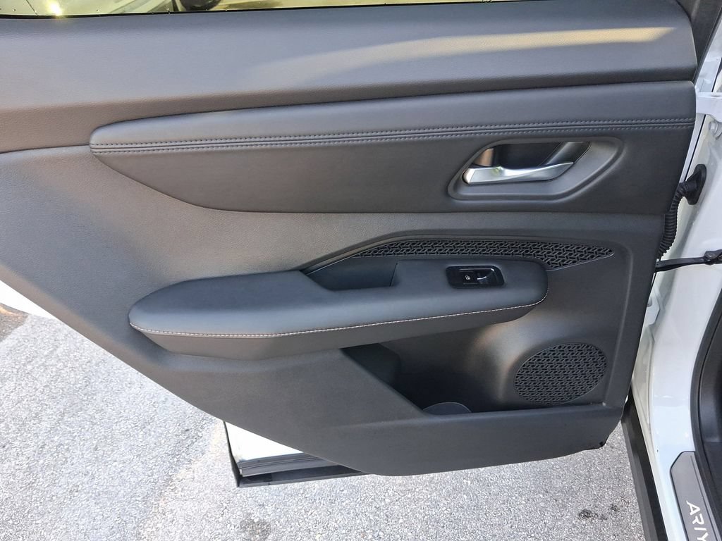 Used 2024 Nissan Ariya AWD image 14