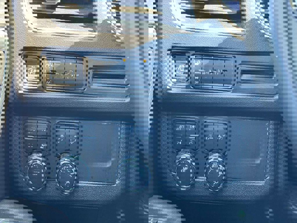 Used 2024 Chevrolet Suburban LT image 27