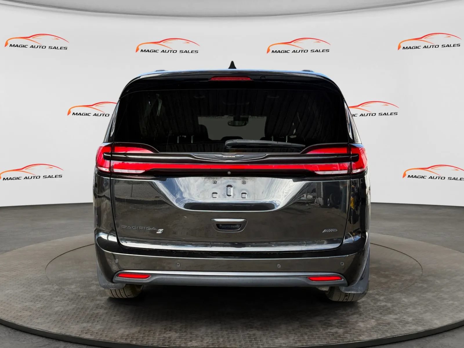 Used 2021 Chrysler Pacifica Touring w/ Cold Weather Group AWD/4WD image 9