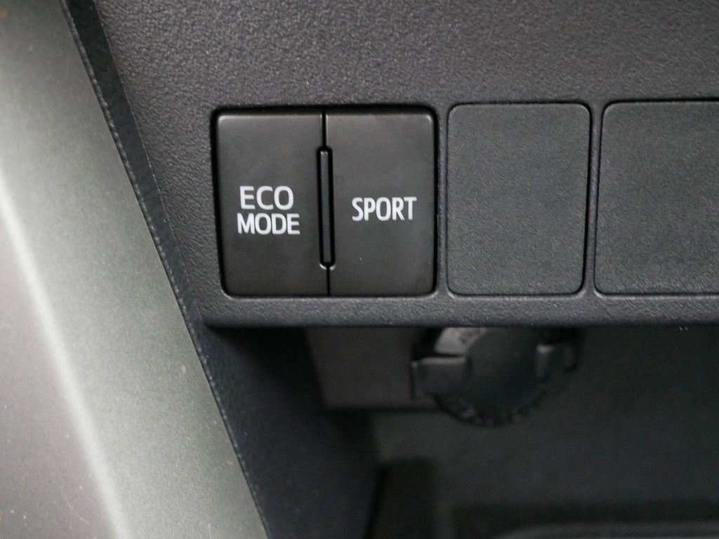 Used 2017 Toyota RAV4 XLE w/ Plus Special Value Package AWD/4WD image 20
