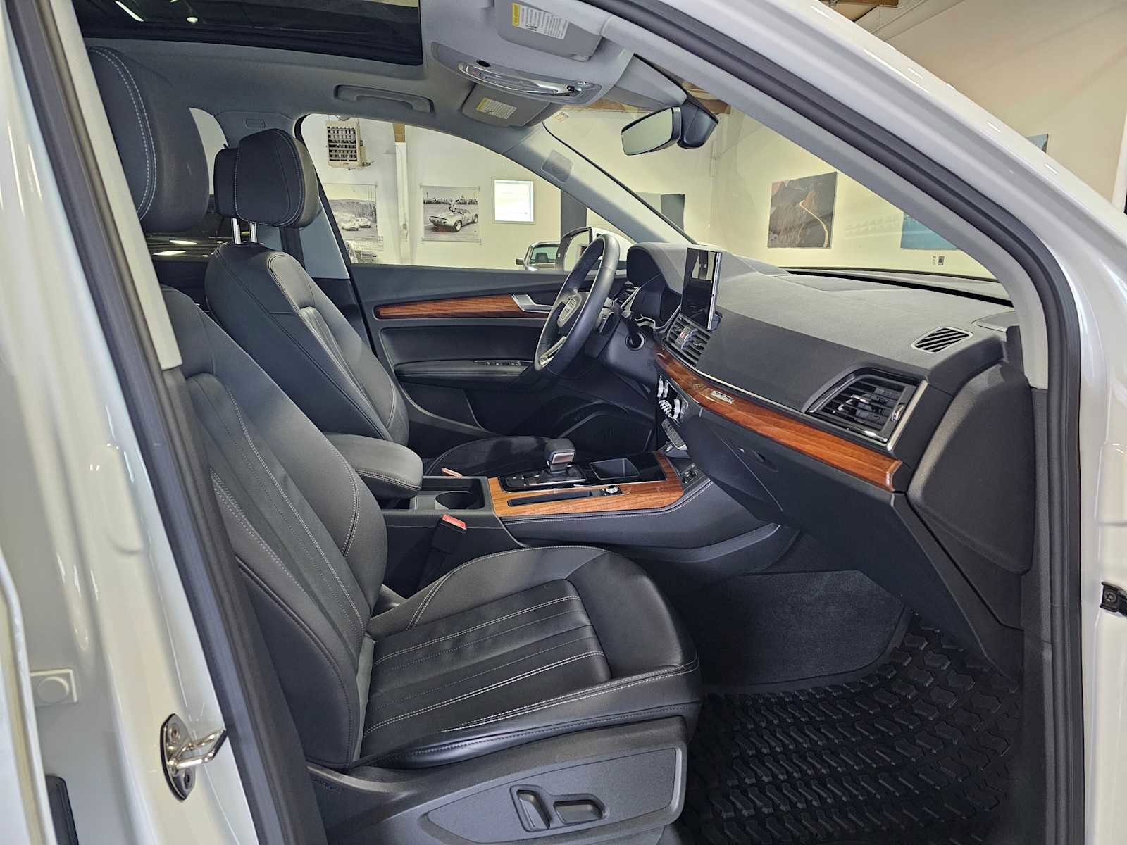 Used 2023 Audi Q5 2.0T Premium Plus w/ Premium Plus Package AWD/4WD image 10