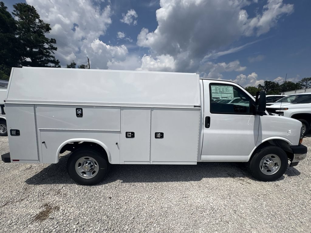 New 2026 Chevrolet Express 3500 w/ Power Convenience Package RWD image 7