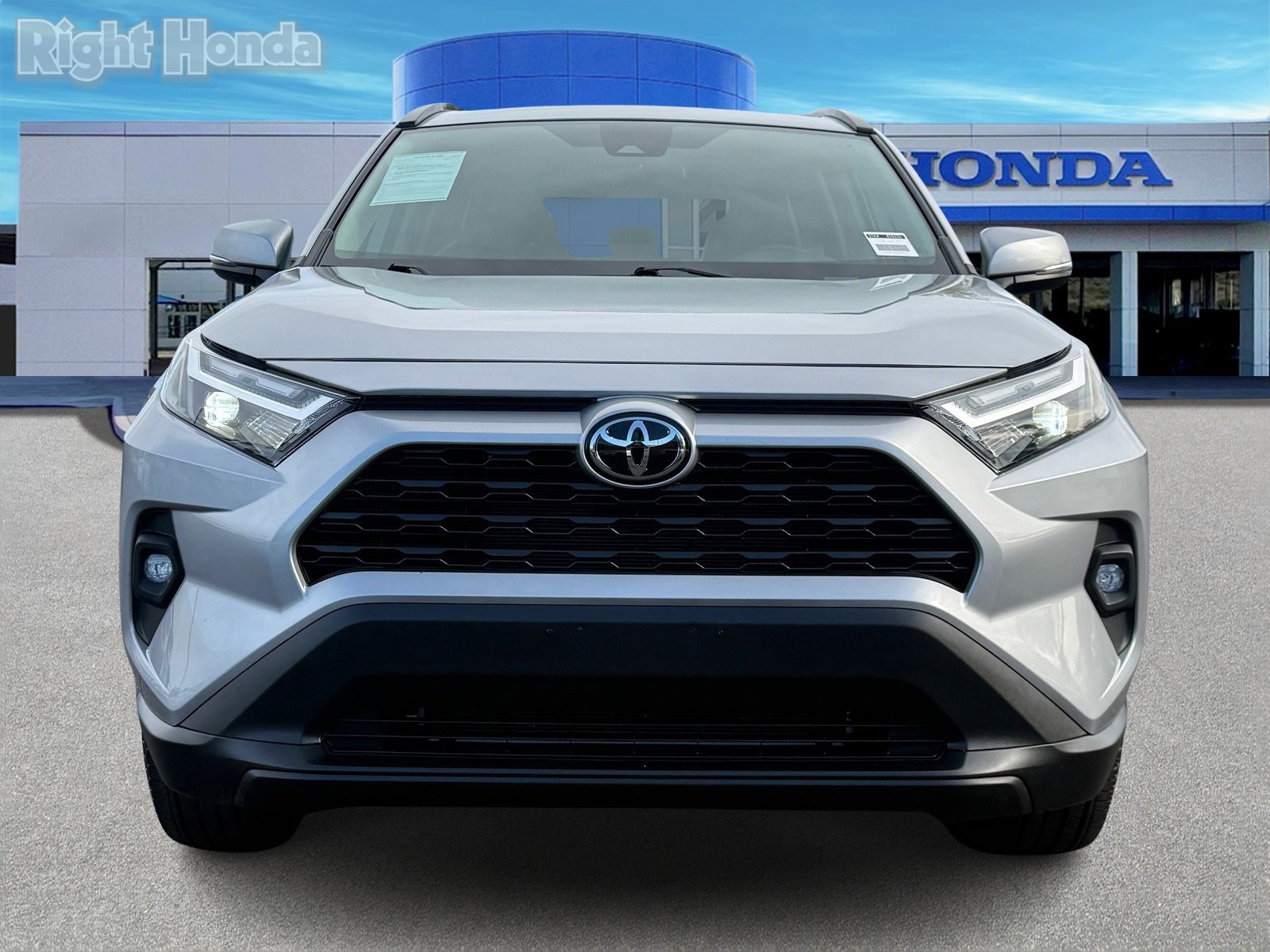 Used 2025 Toyota RAV4 XLE Premium image 5