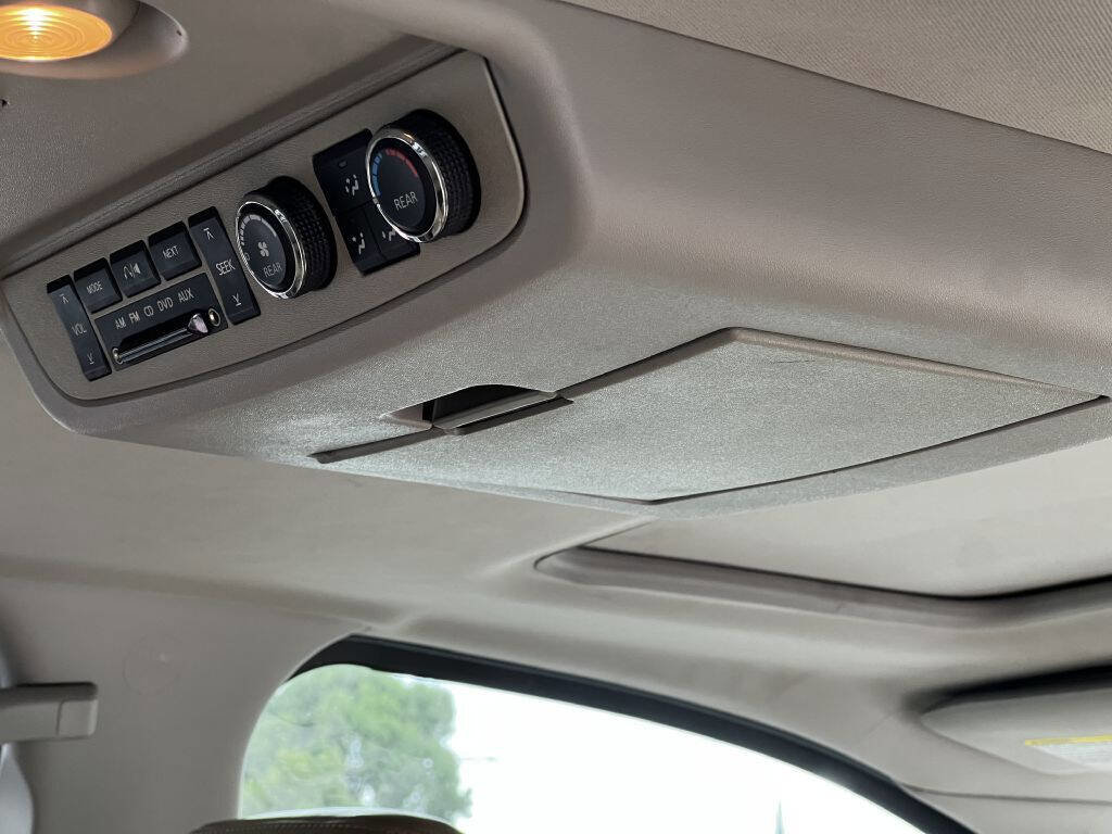 Used 2011 Nissan Armada Platinum image 17