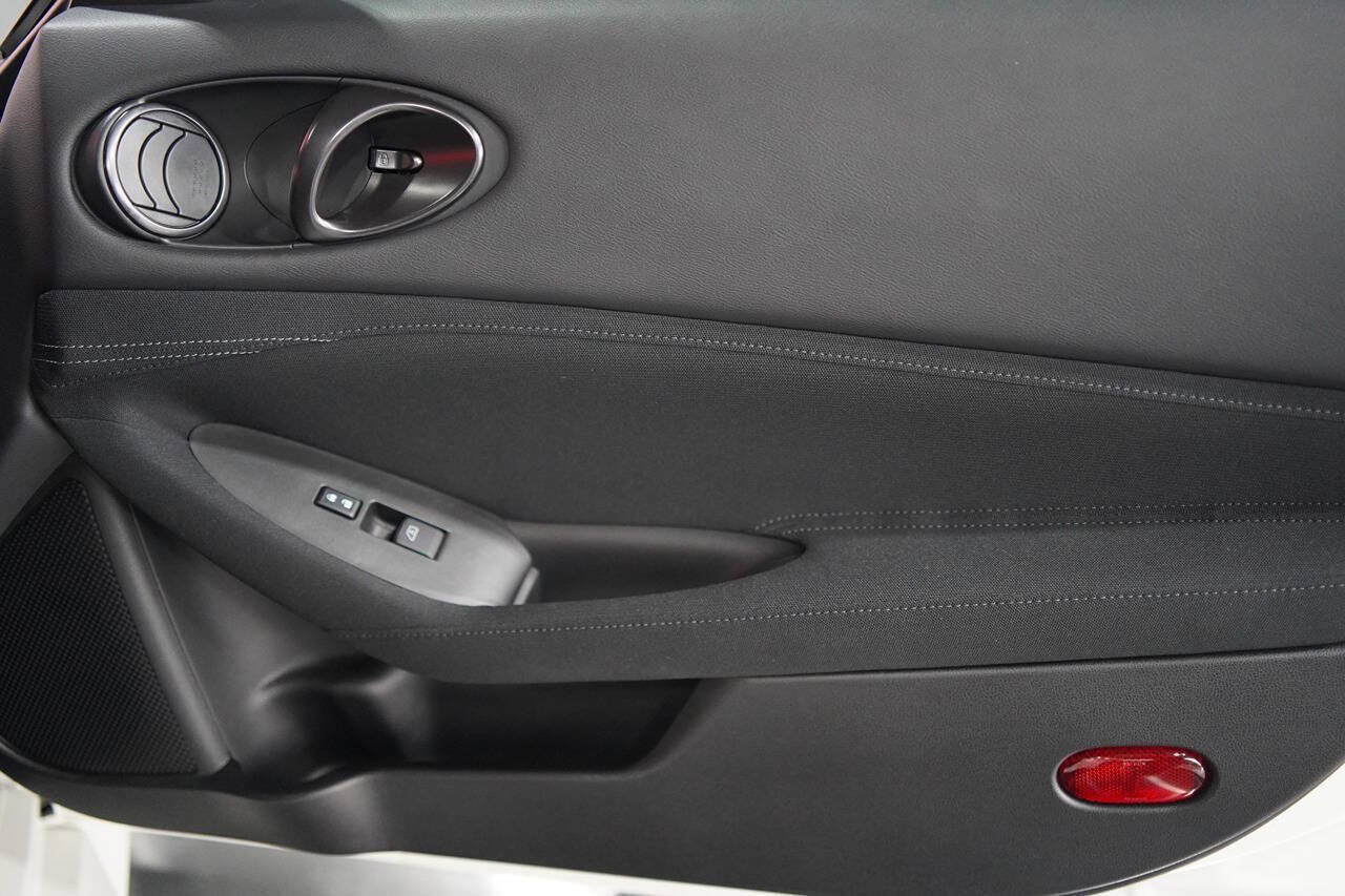Used 2025 Nissan Z Sport w/ Floor Mat Package RWD image 76